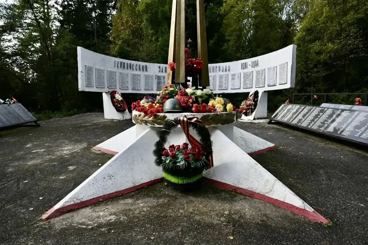 В посёлке при станции Войбокало состоялась памятная акция у братской могилы — госпиталь...