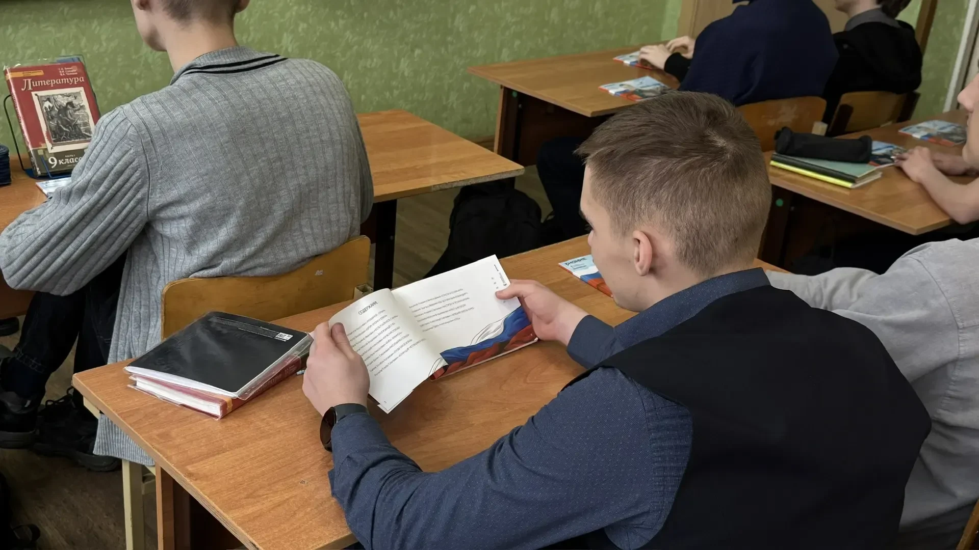 Мы провели увлекательное мероприятие — «Герои на защите Родины»!  Целью которого являлось— помочь уч