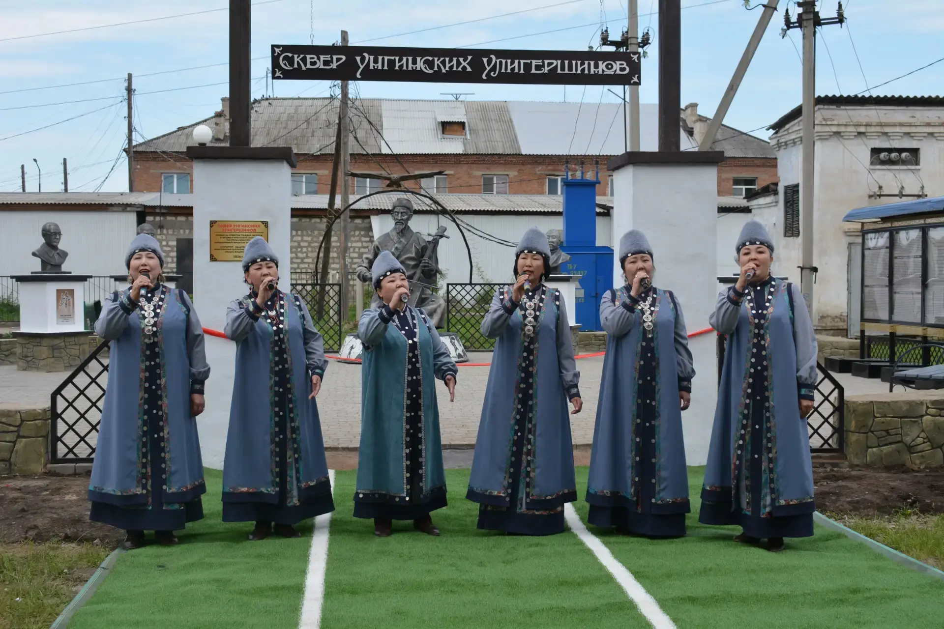 В Нукутском округе появился сквер унгинских улигершинов с бюстами легендарных сказителей и просветит