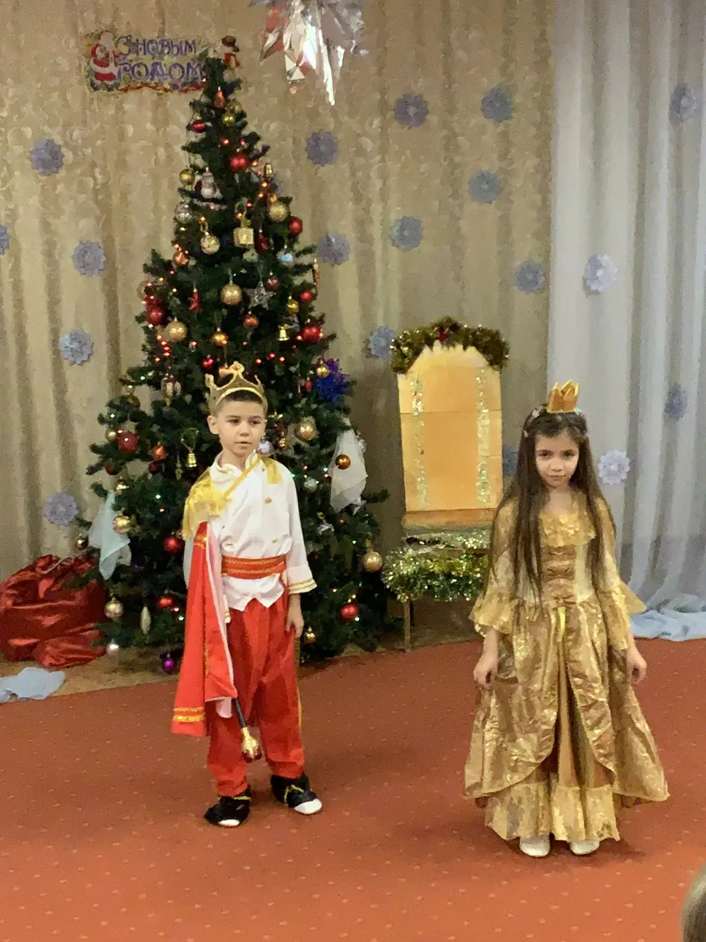 🎈 УРА! Весёлые утренники в дошкольных группах нашей любимой школы №1404 «Гамма» продолжаются!  Ребят