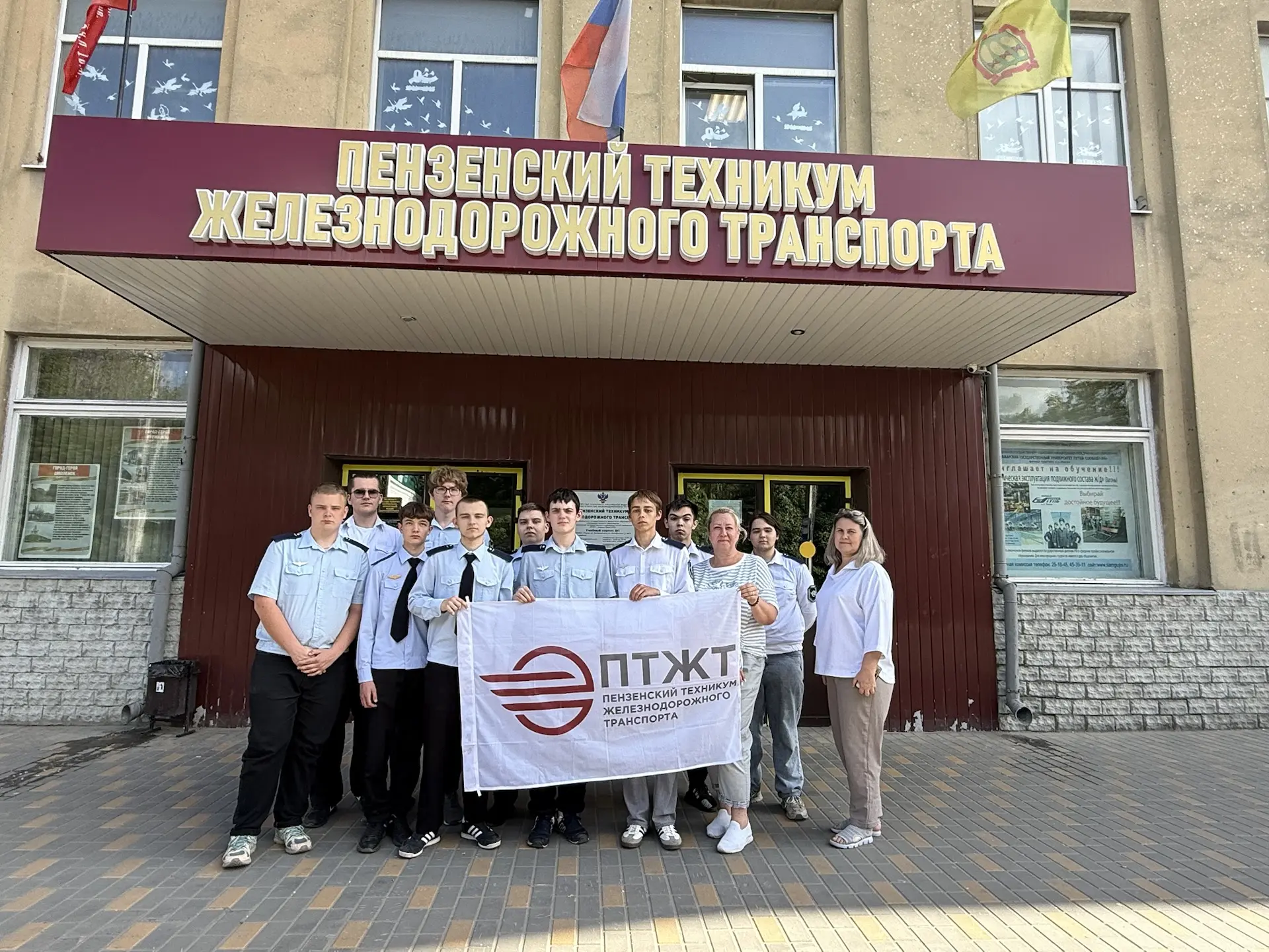В рамках патриотического воспитания, поддержки Отечества в непростое время и помощи военнослужащим, 