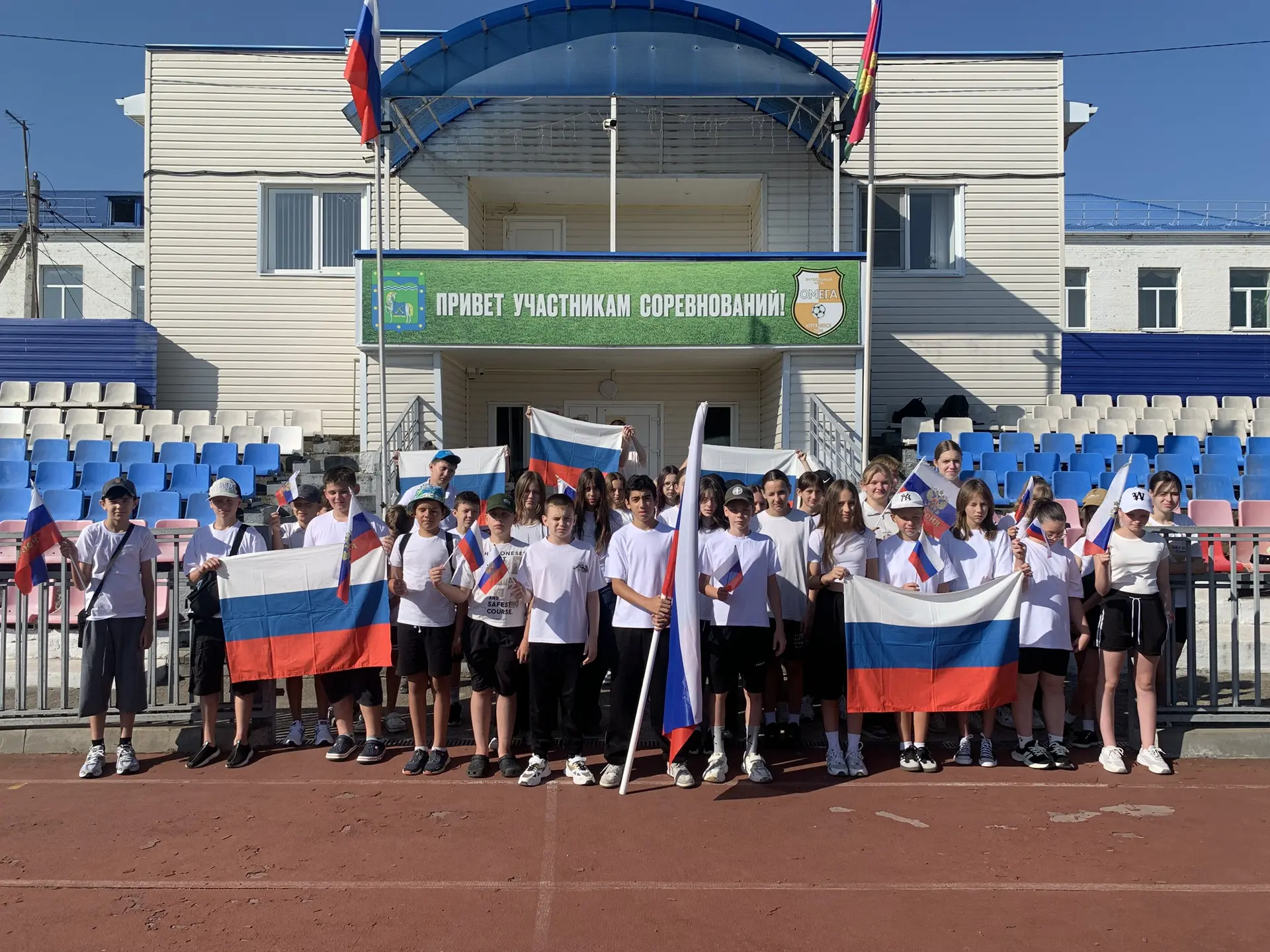 В рамках празднования Флага России учащиеся первой школы приняли активное участие в экс...