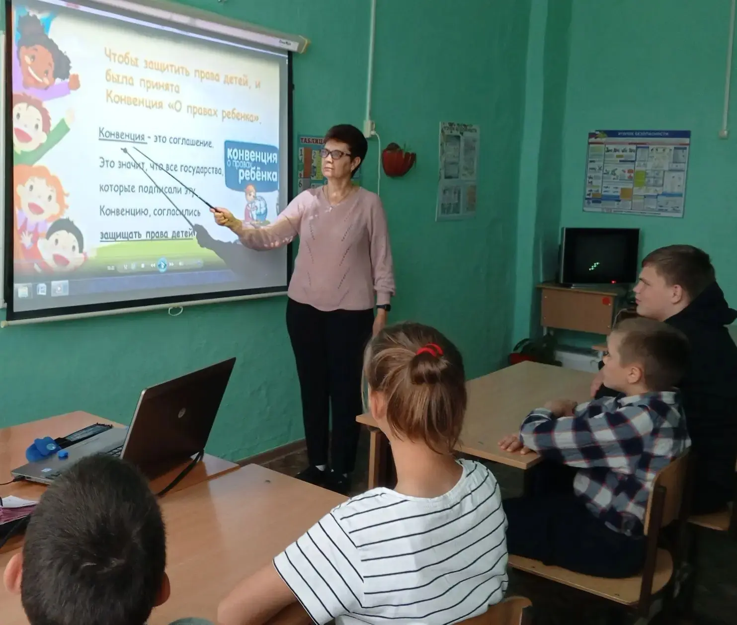В рамках Недели правовых знаний воспитатели провели занятие "Наши права и обязанности"