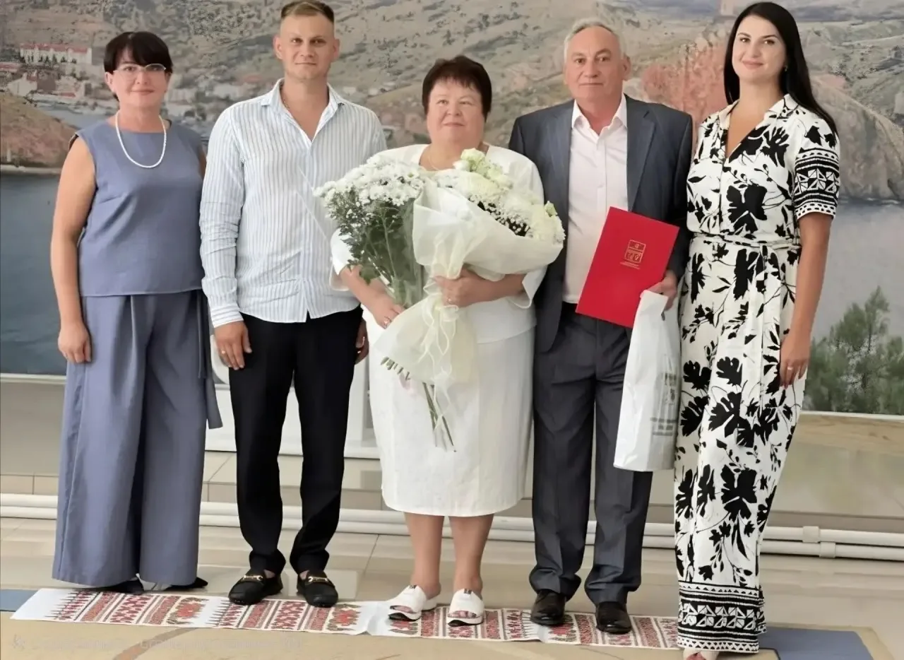 🎉 Поздравляем Игоря Борисовича и Елену Павловну с 45‑й годовщиной совместной жизни — с...