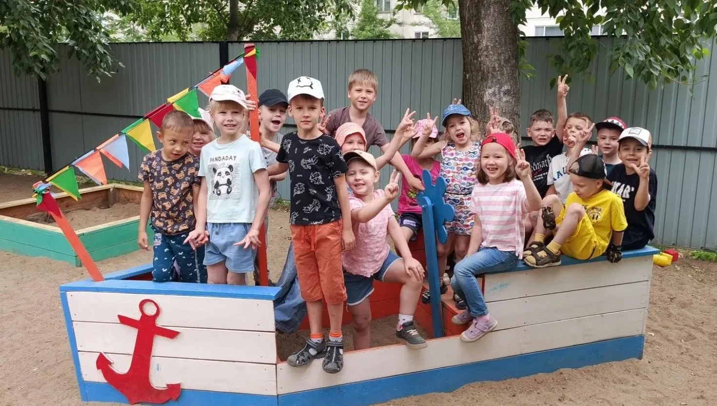💥 Ребята старшей группы «Радуга» отправились в увлекательное приключение — поиски пиратского клада.