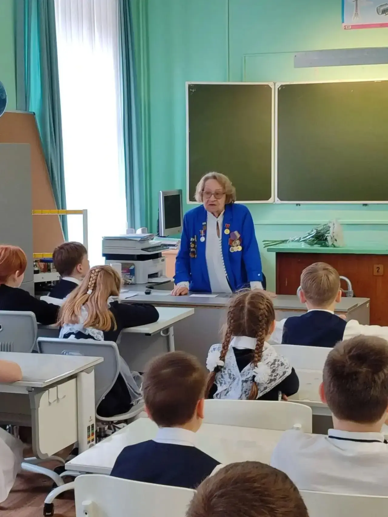 Сегодня с учениками 3 А и 4 А класса провела классный час жительница блокадного Ленингр...