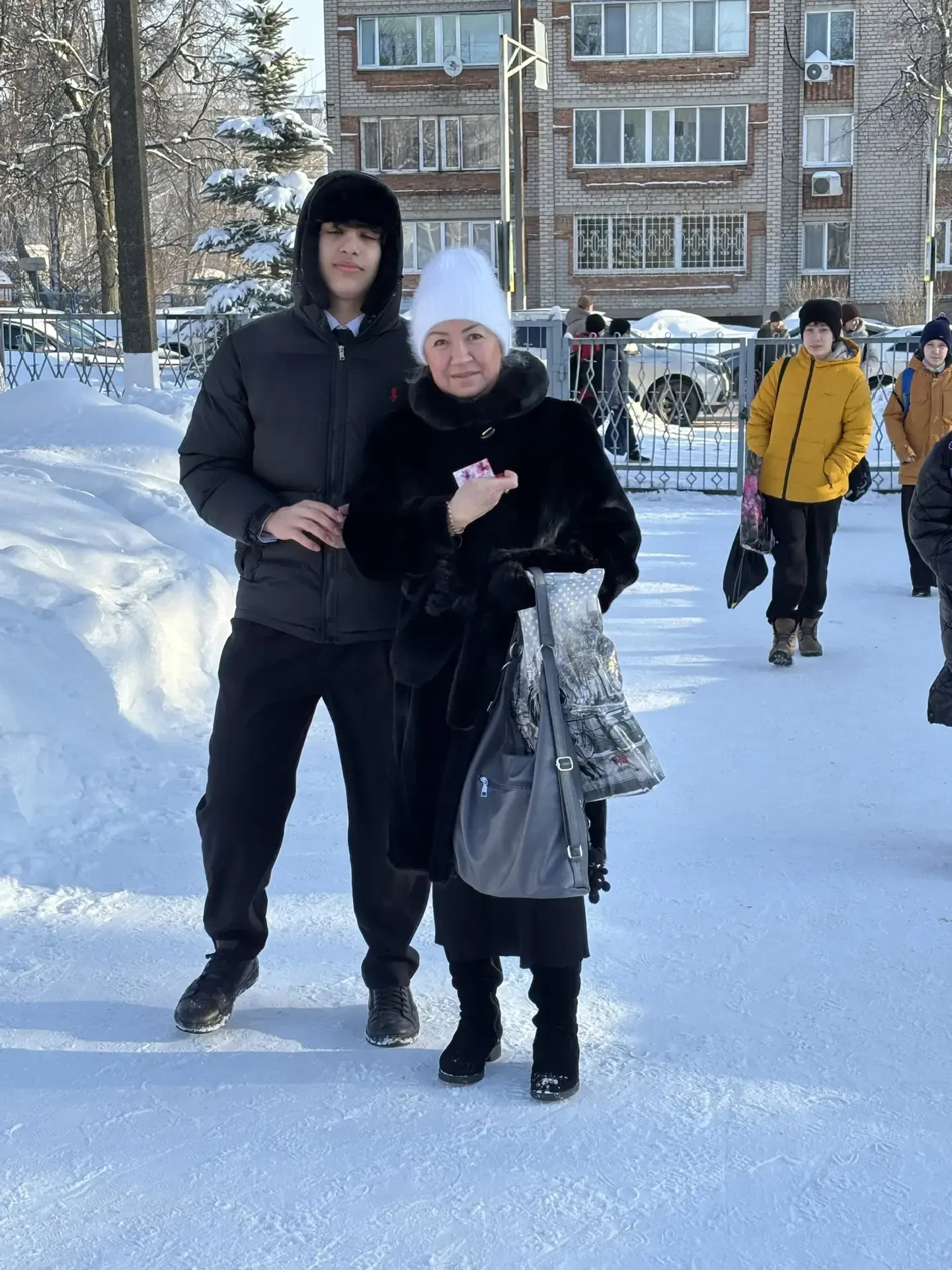 💐С 8 Марта, дорогие наши!💐 Сегодняшнее утро в нашей школе было особенным – наполненным улыбками, цве