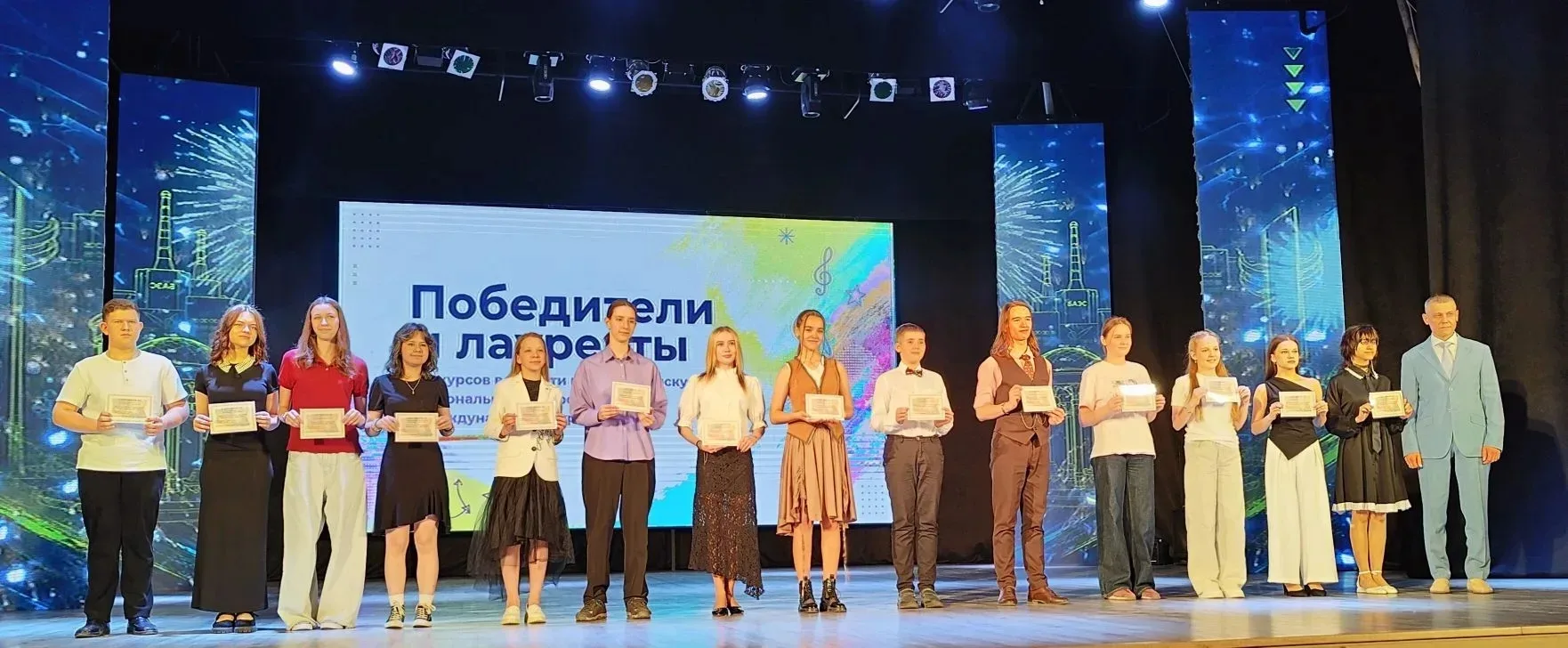 🎊27 мая в ДК "Ровесник" состоялась торжественная церемония вручения сертификатов на по...