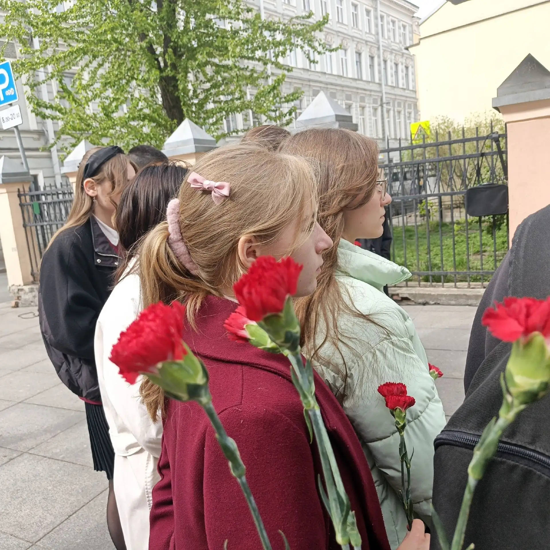 7 мая, в День радио, лицеисты 10р класса приняли участие в торжественной церемонии и возложили цветы
