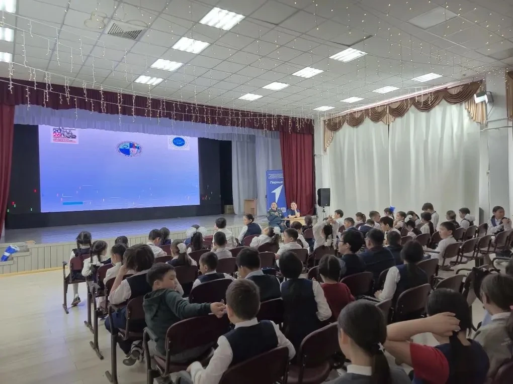 Вчера в нашей школе прошла лекция по технике безопасности во время ледохода и паводка с...