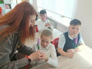 В 4А классе прошёл настоящий весенний мастер-класс по изготовлению пасхального букета! Ребята с боль