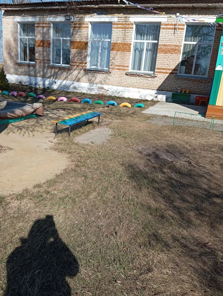 Весенний погожий день, способствовал отличному настроению, все работали дружно и весело...