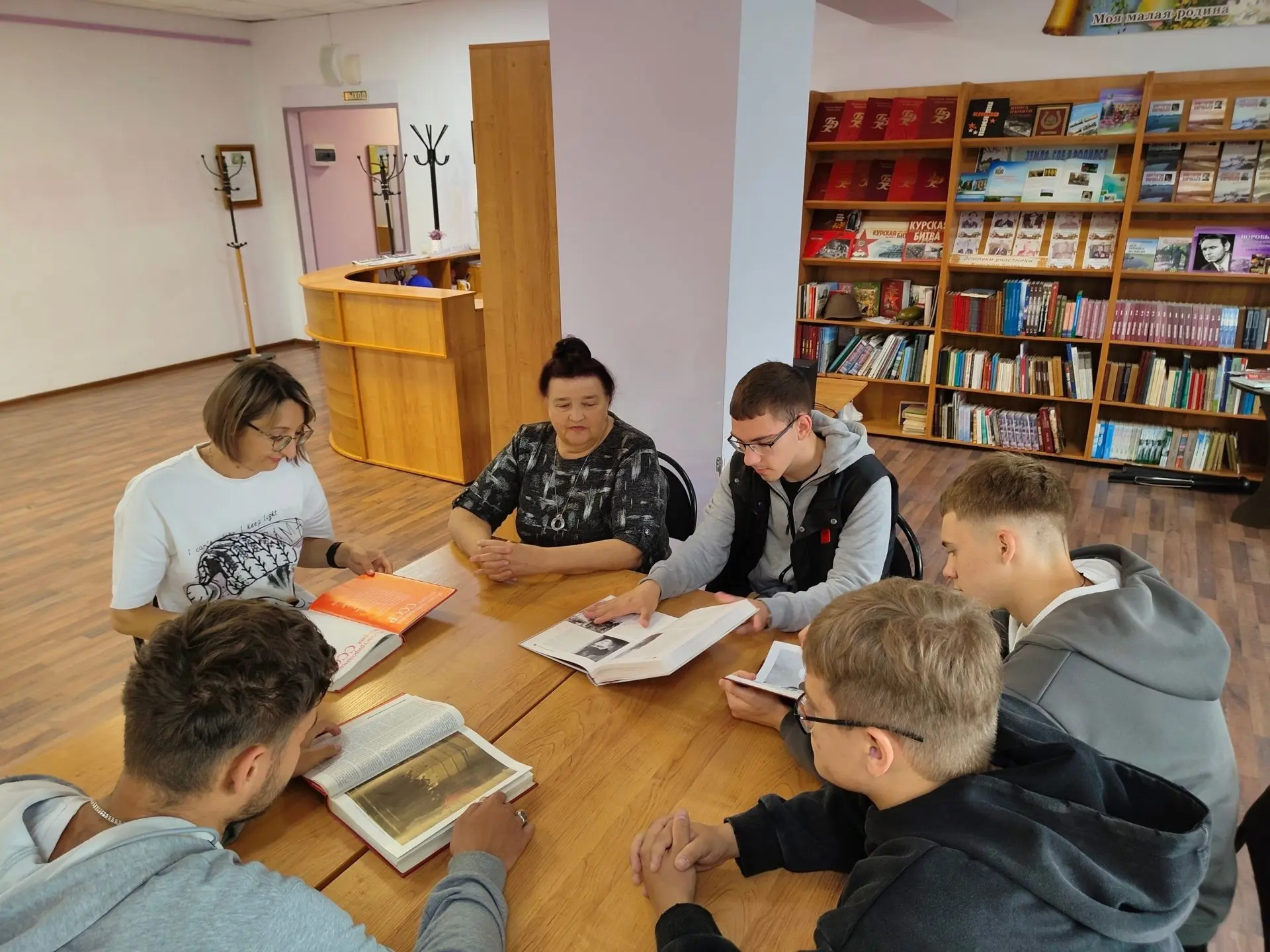 Урок мужества «Я помню! Я горжусь!»
22 июня – День памяти и скорби. В этот день в читальном зале наш