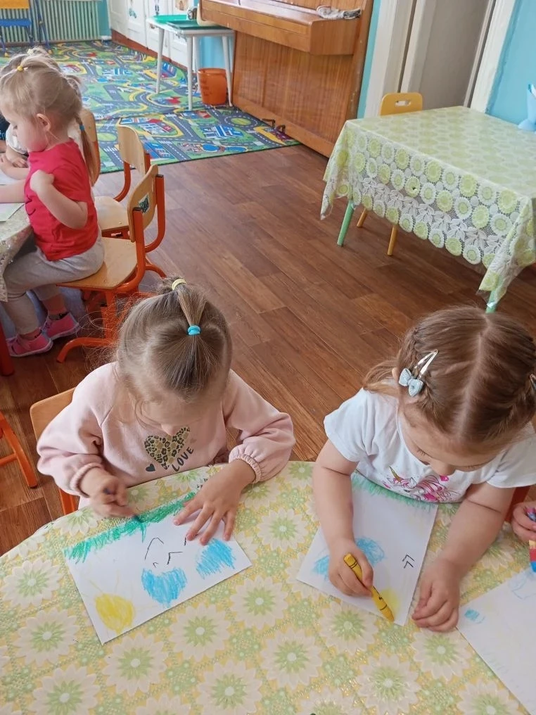 Во второй младшей группе прошло занятие по художественно - эстетическому развитию (рисо...