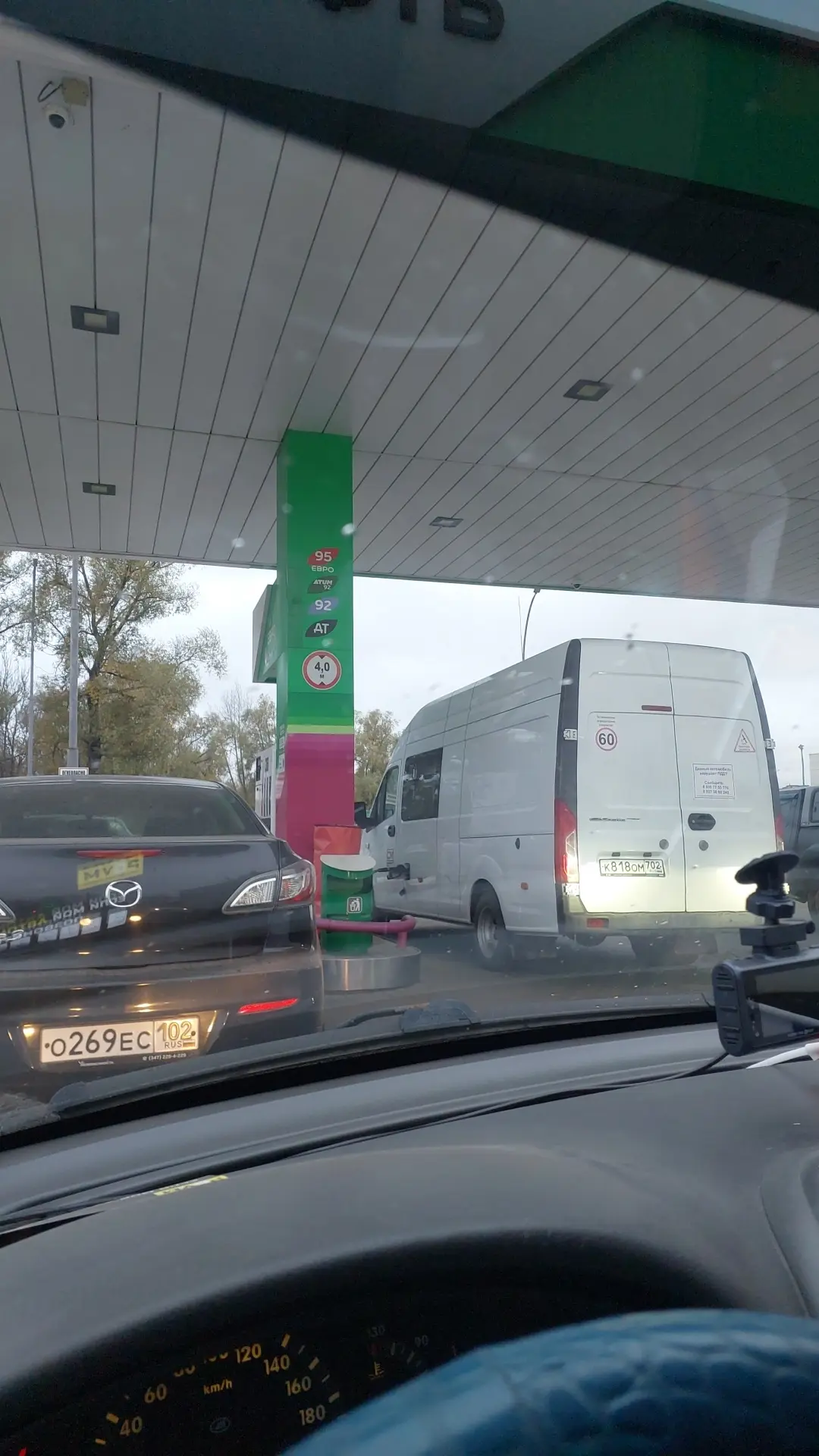 Новороссийская есть бенз 92 .