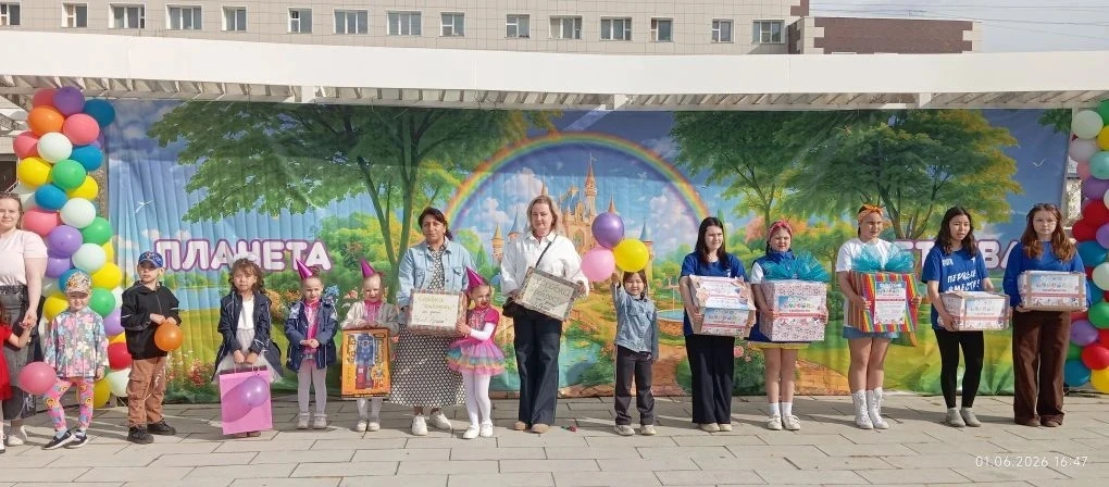 Наш д/с принял участие в акции "Коробка Храбрости", передали игрушки детям, которые бол...