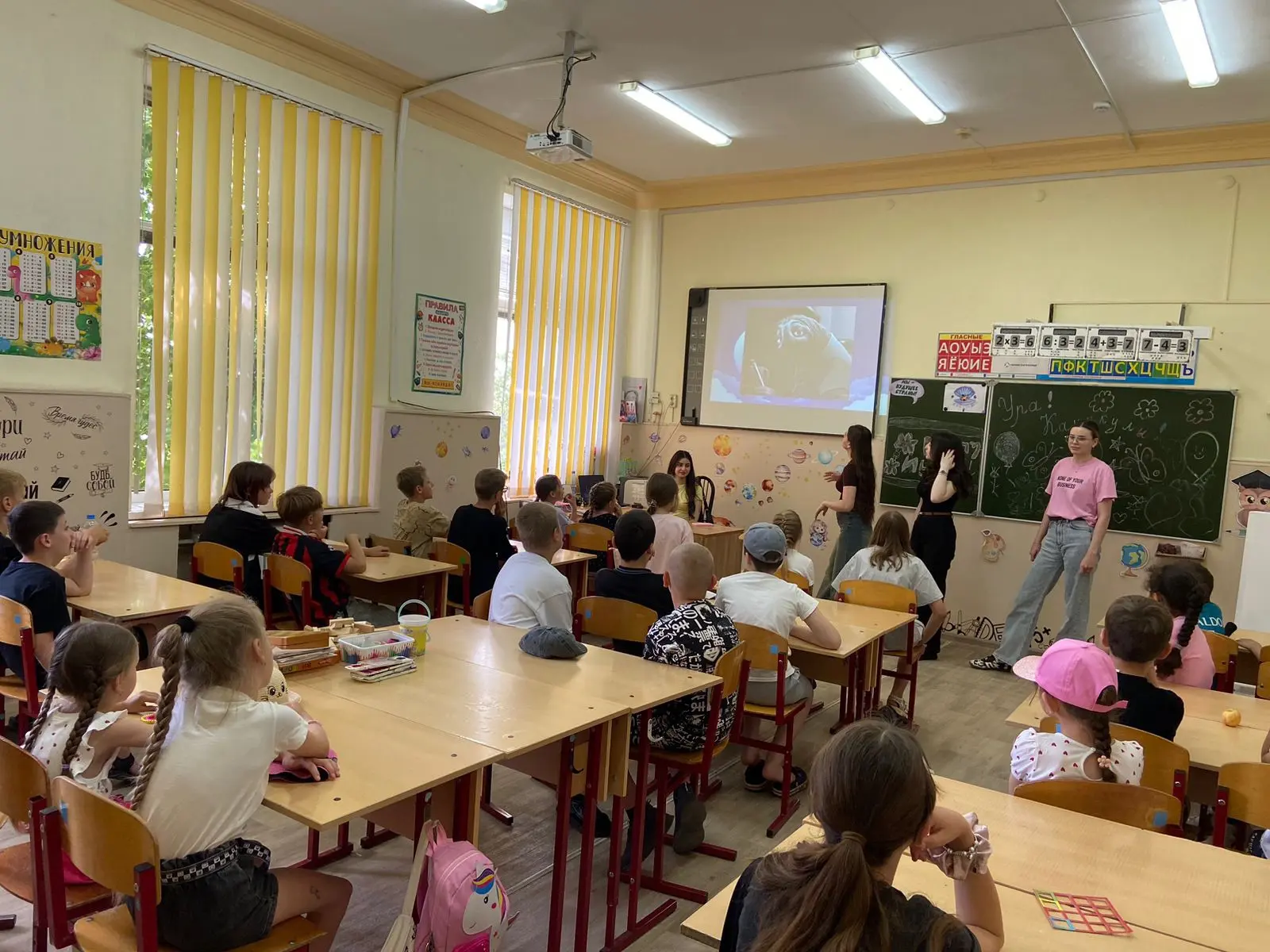 ВОСЬМОЙ ДЕНЬ ЛАГЕРЯ🥳

Восьмой день в нашем лагере — это настоящий марафон эмоций, музыки и свежего 