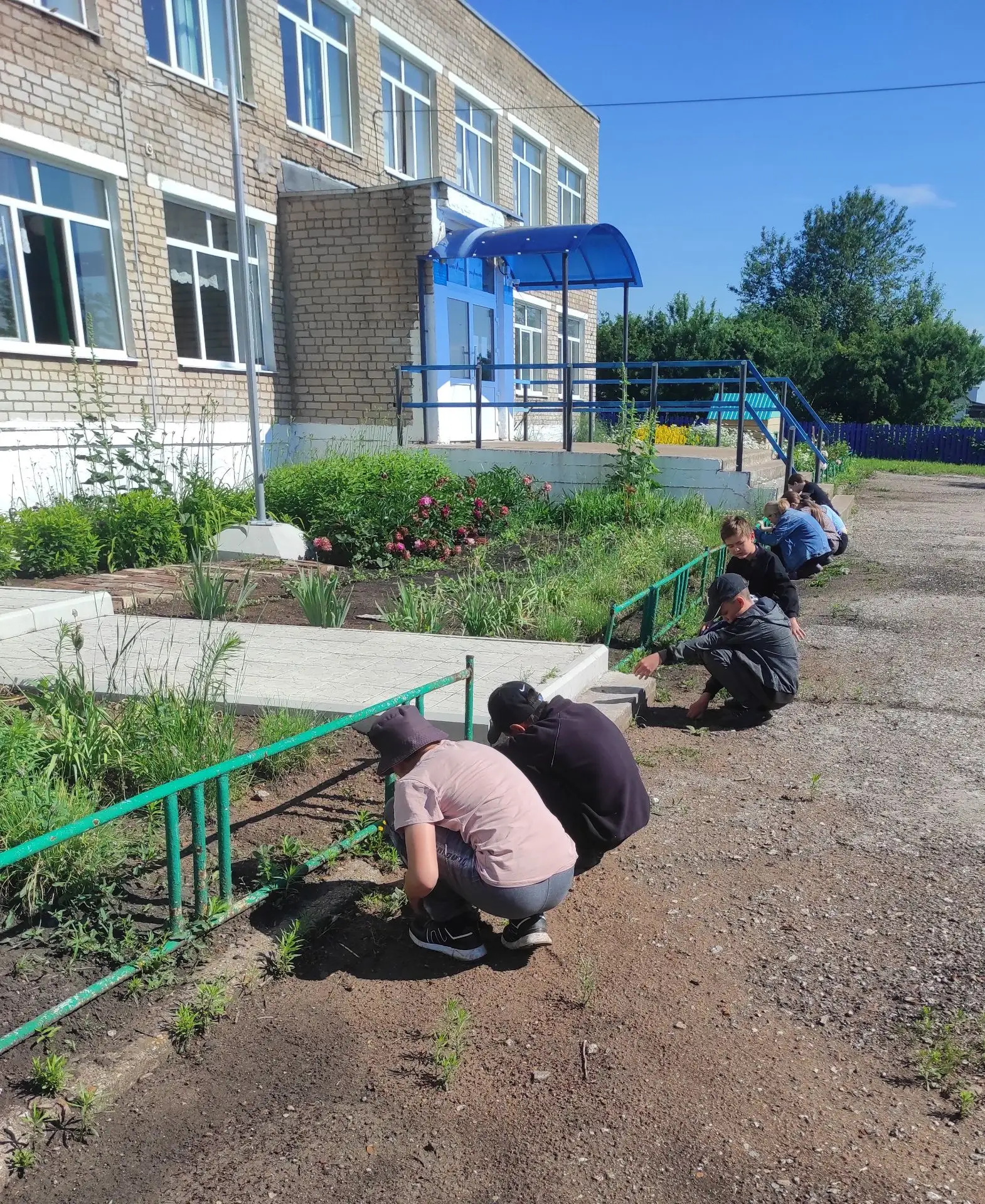 День первый#ЛТО
18 июня в школе  состоялось открытие детского лагеря труда и отдыха «Дружба».
Цель: 