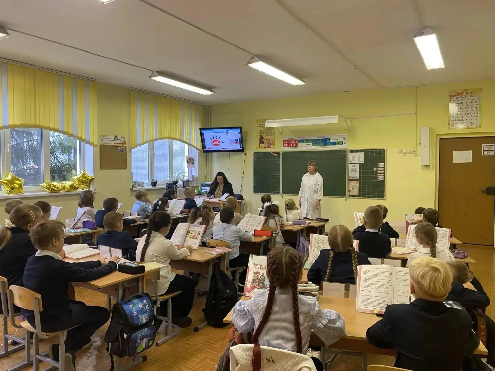 📚Инвестируем в будущее: более 3300 школьников и студентов присоединились к «Единому ур...