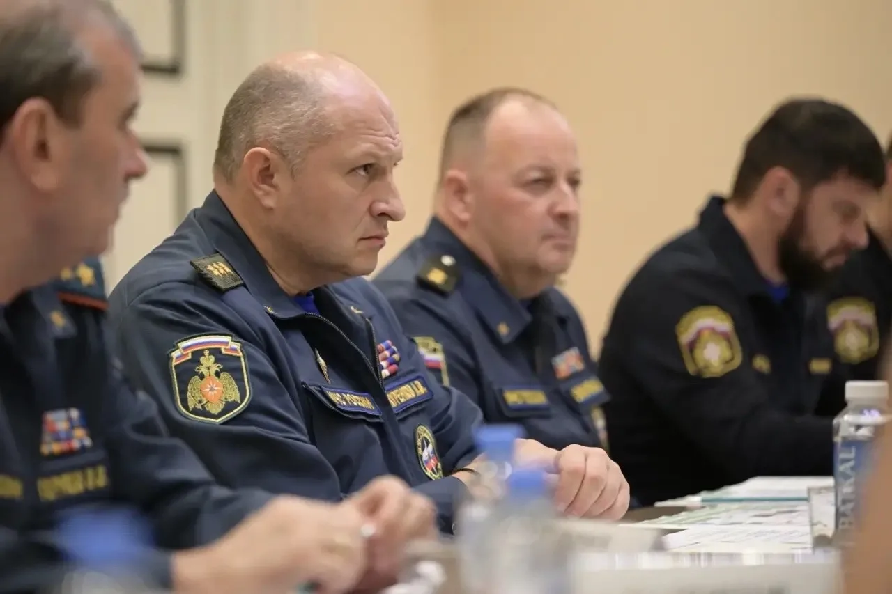 С министром МЧС России Александром Вячеславовичем Куренковым обсудили ликвидацию послед...