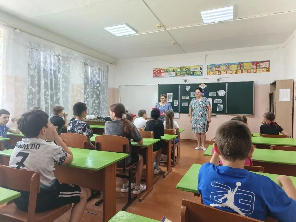 Вместе мы большая сила, вместе мы страна Россия! 🇷🇺
🔊 Сегодня на площадке летнего оздоровительног