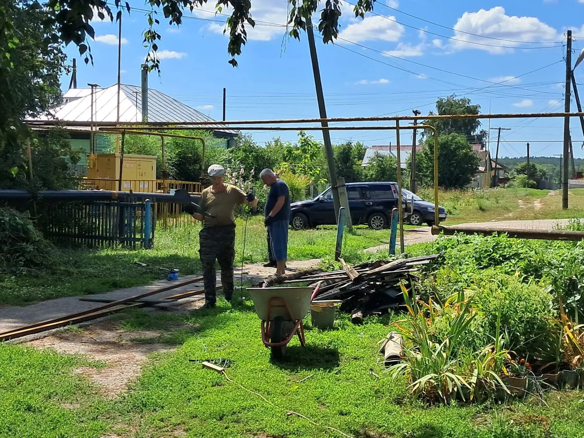 Школа преображается к новому учебному году: начались работы по ограждению территории

Совсем скоро ш