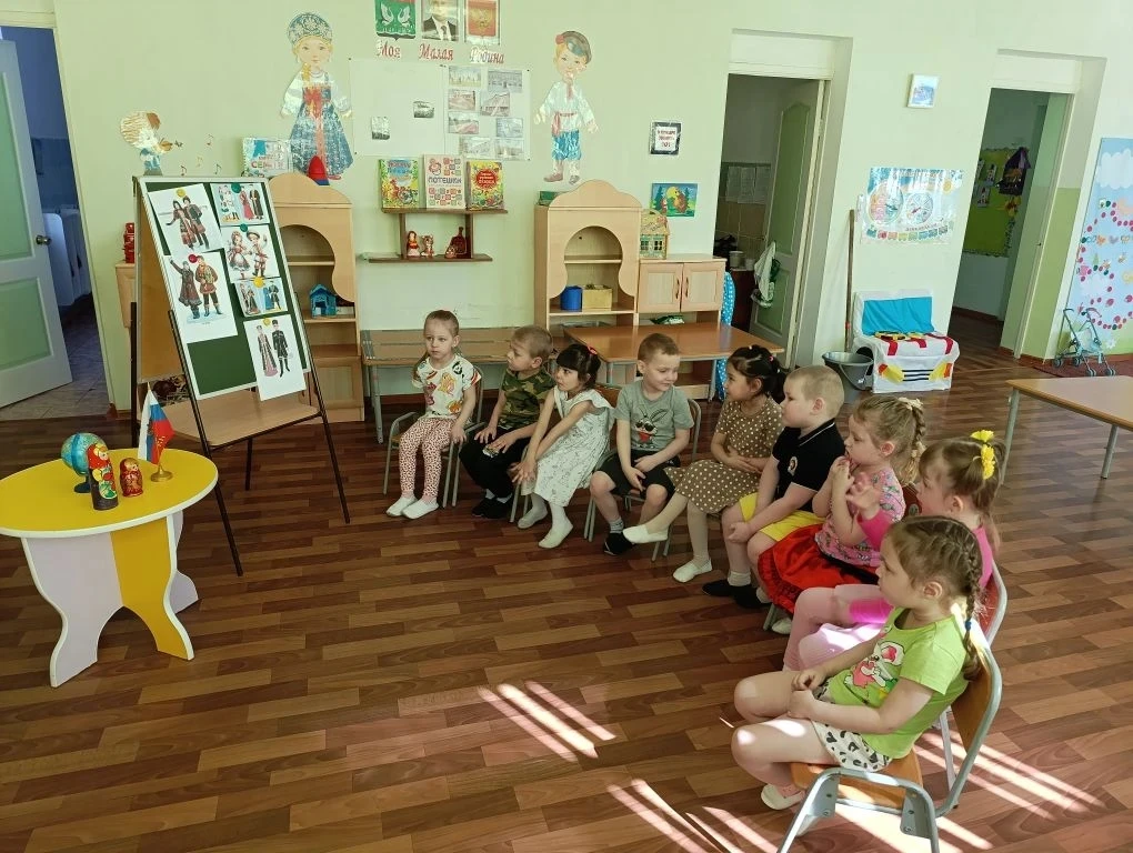В рамках реализации мероприятий, посвященных Году единства народов России в средней гру...