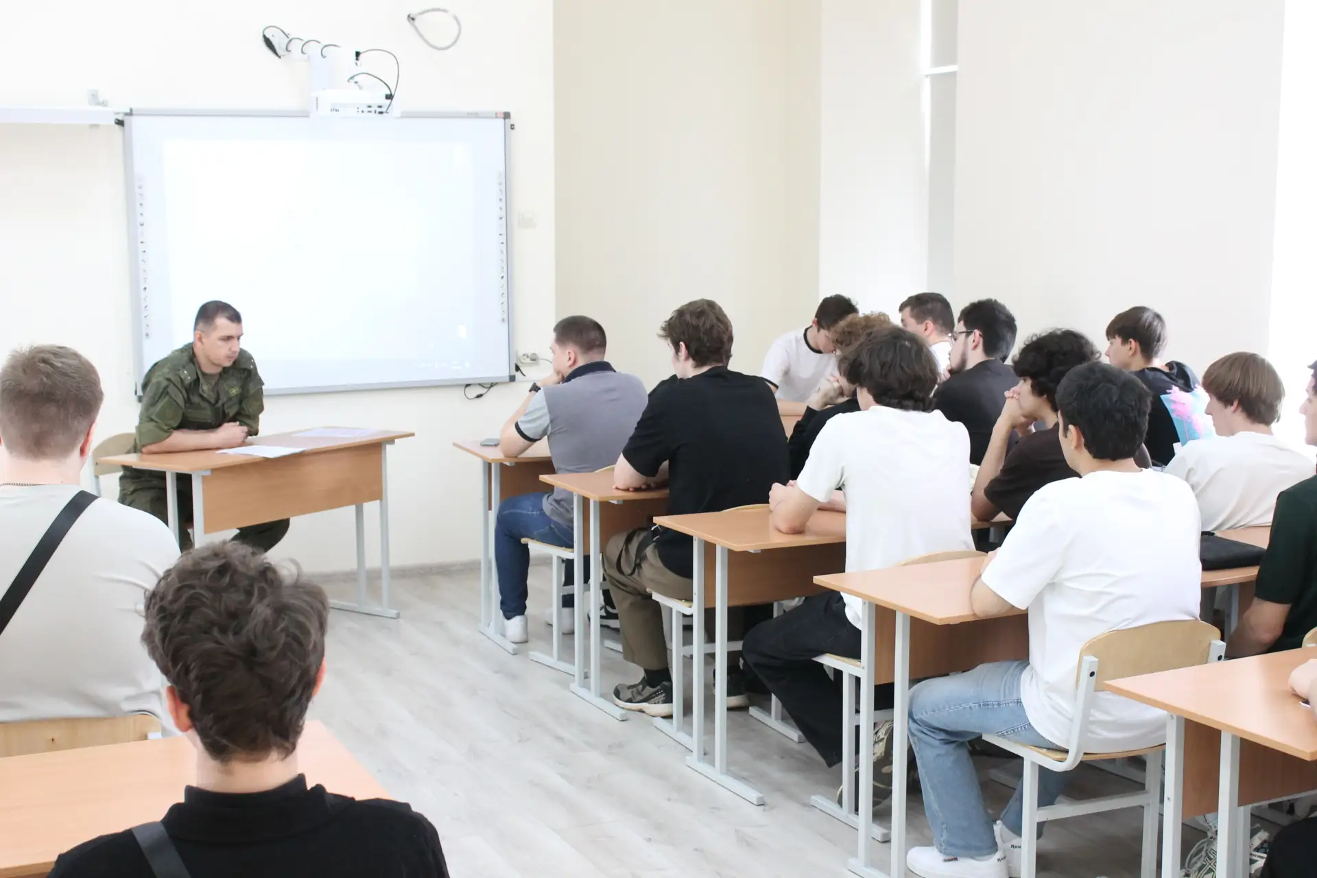 Мероприятие с представителем Армавирского военкомата по вопросам трудоустройства и профориентации

1