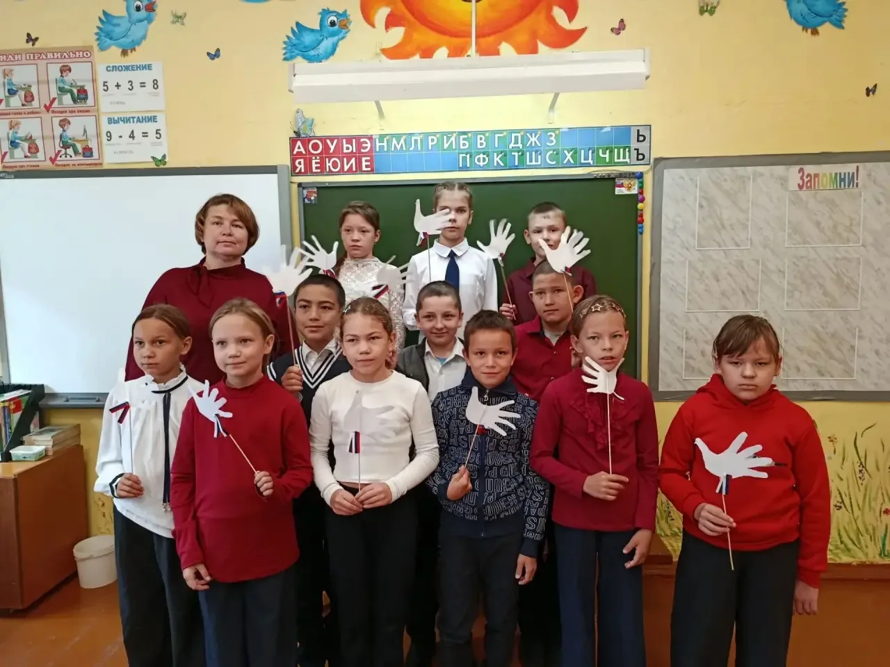 Сегодня работники Краснополянского Дома культуры провели в школе патриотическую акцию «...