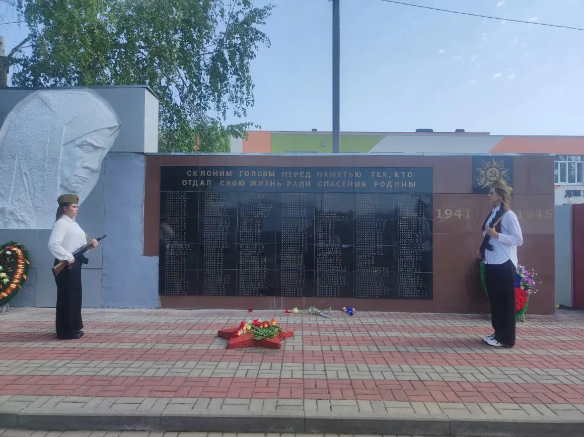 ПОЧЕТНЫЙ КАРАУЛ  9 мая обучающиеся Макашевского филиала заступили в почётный караул на военно-мемори