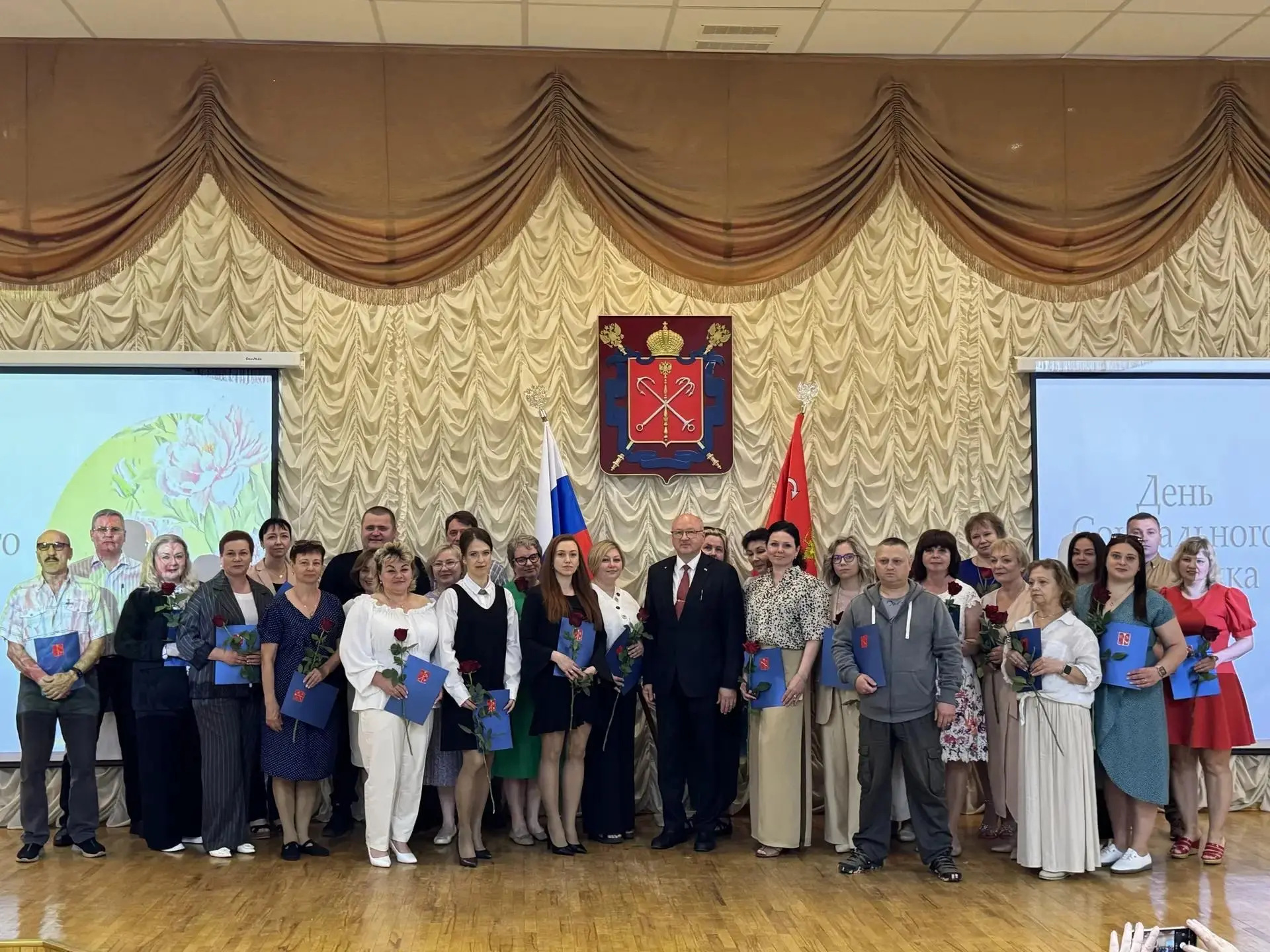 ✨ Наши люди – наша гордость!

В преддверии профессионального праздника в администрации Курортного ра