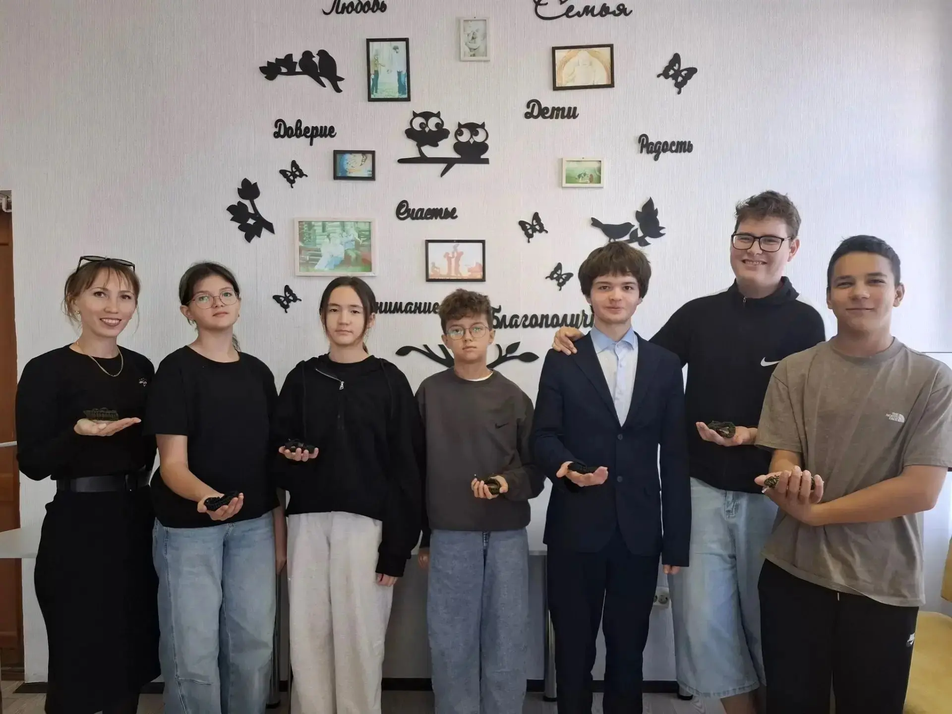 🎉 Добровольческая мастерская «СВОими руками» — это когда помощь становится осязаемой!