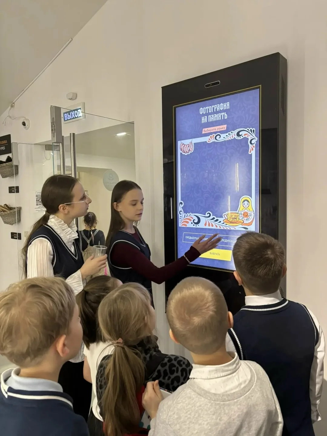 ✨«Этно-код: секреты единства»: передаем опыт младшим!  ️Ребята из 8 «А» и 1 «Б» классов продолжают у