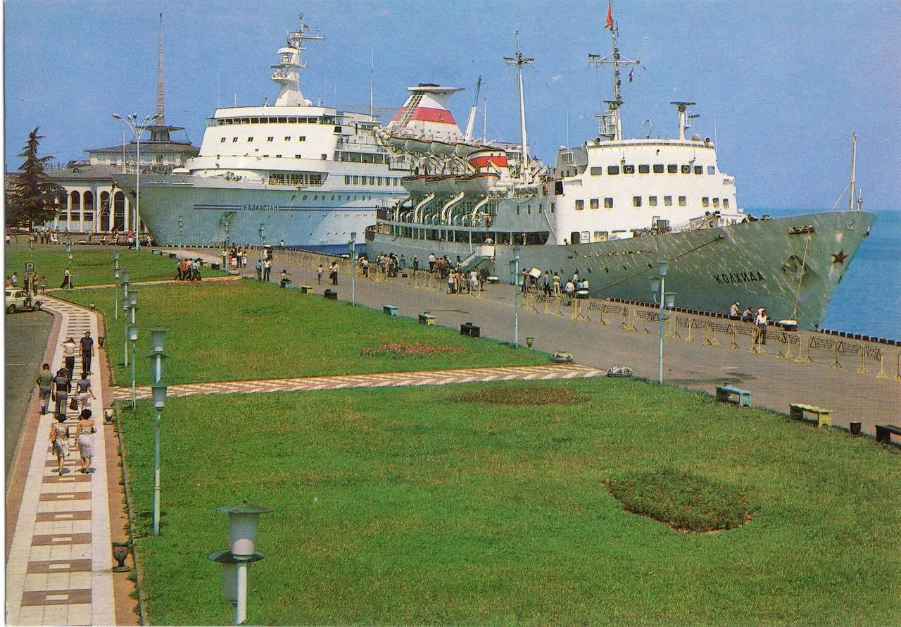 Батуми. Пассажирский причал морского вокзала, 1982 год.