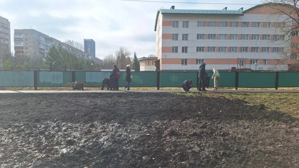 11 апреля 2026года в УТЖТ филиал  прошёл традиционный весений субботник. Обучающиеся и сотрудники вы