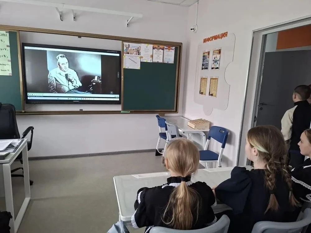 ✨ Космическая неделя стартовала в нашей школе — и это просто вау! ✨  Пятиклассники сегодня были наст