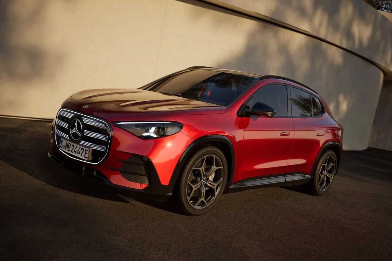 Mercedes представил новый GLA — кроссовер, который впервые предложит полностью электрические версии.