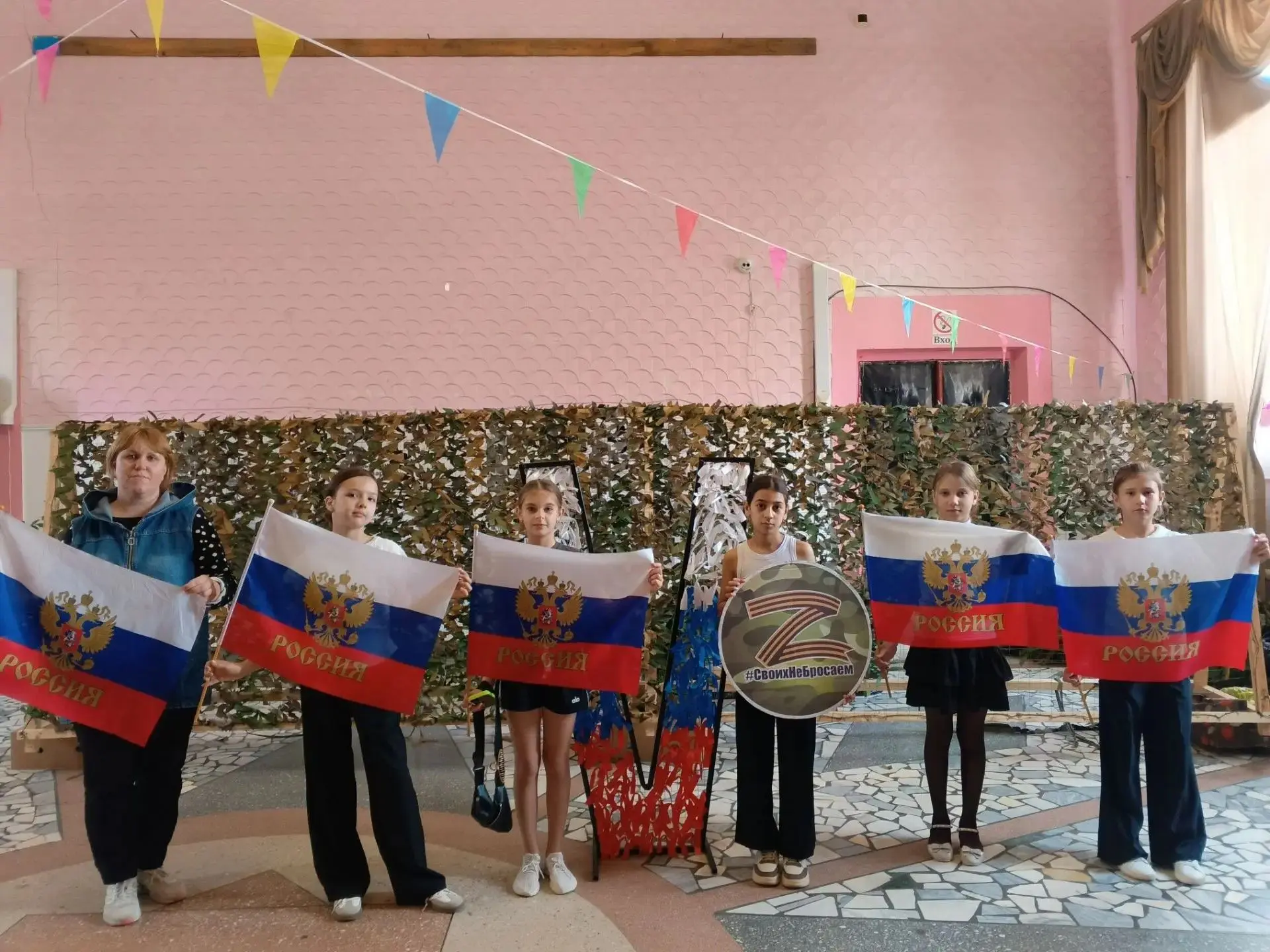 Работники Дома культуры села Большая Джалга, провели патриотическую акцию "Своих не бро...