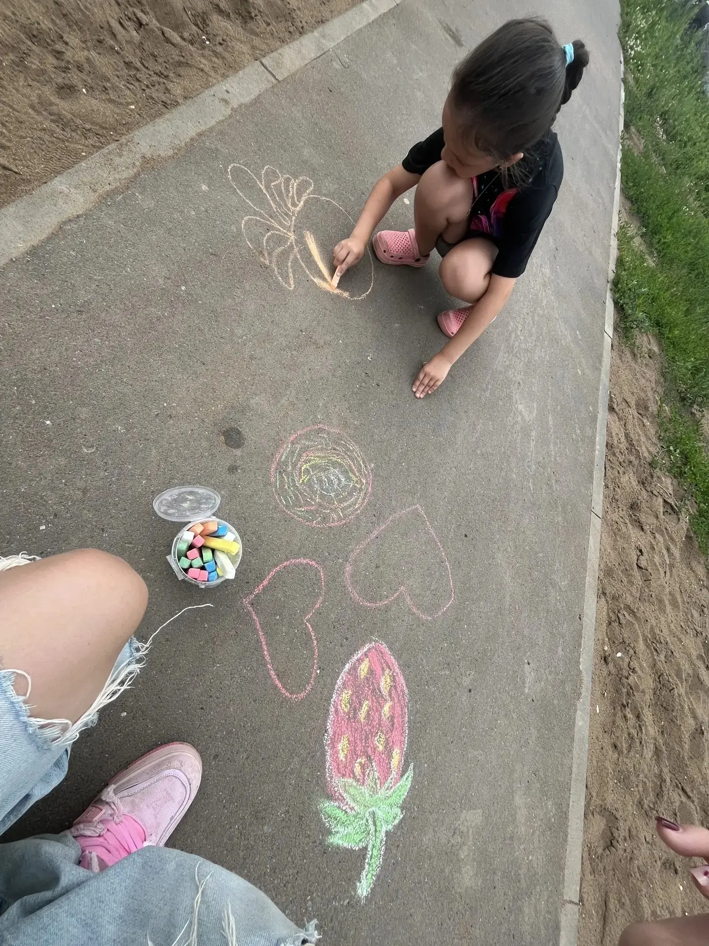 Солнечная, яркая погода. Что может зарядить наших ребят- это работа дворовой площадки.
#МенделеевскО