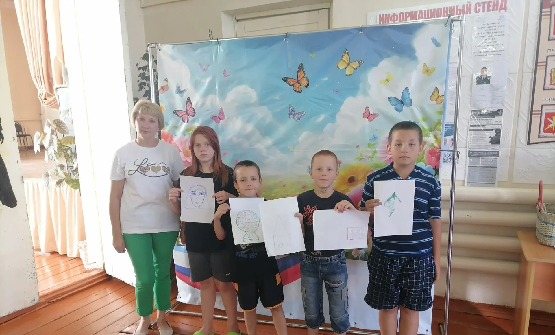 Игровая программа "Нам веселья не унять". 
Лето – замечательная пора, словно специально создана для 