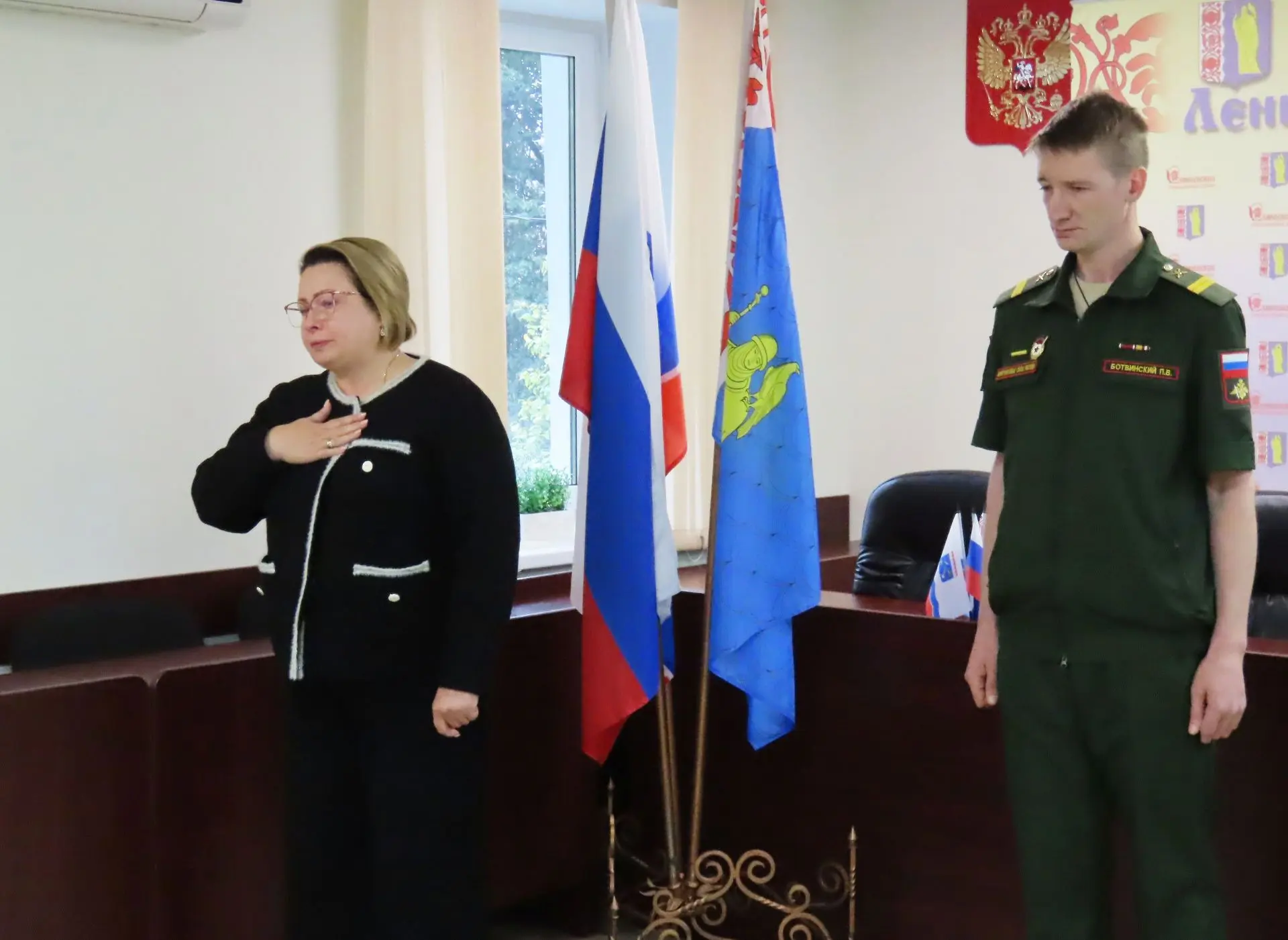 Сегодня в зале администрации Сланцевского района состоялась торжественная церемония вру...