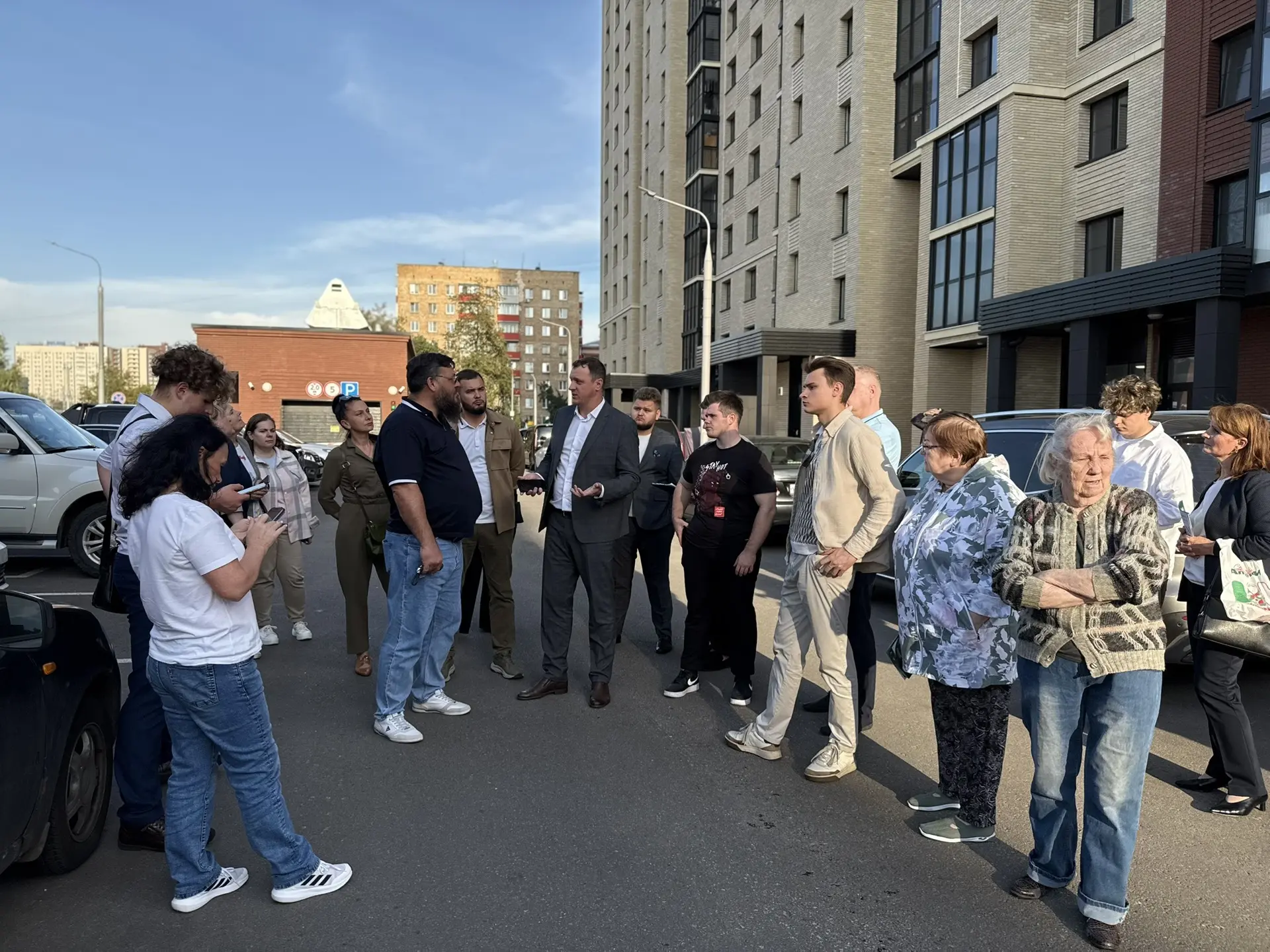 📍 Глава управы района Марфино Игорь Мальцев провел встречу с жителями