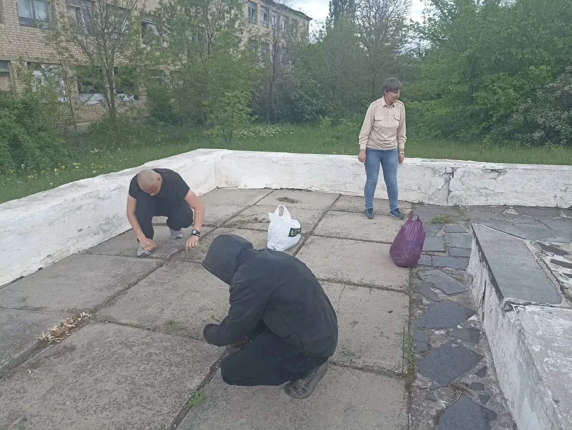 ✨ С заботой о Подвиге: наш экологический десант у братских могил 🌿