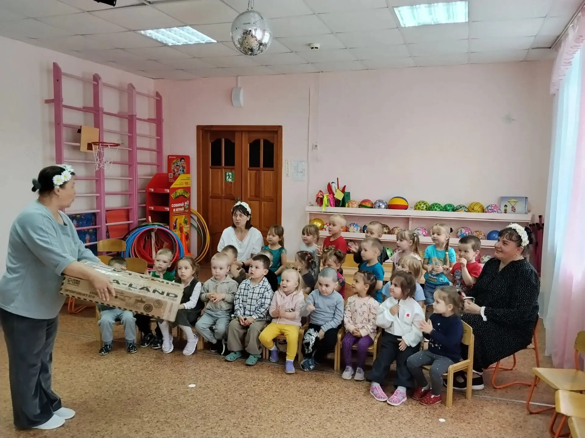 😉Сегодня чудесный праздник — День ромашки! 
🌼Этот солнечный цветок — символ чистоты, лета и доброт