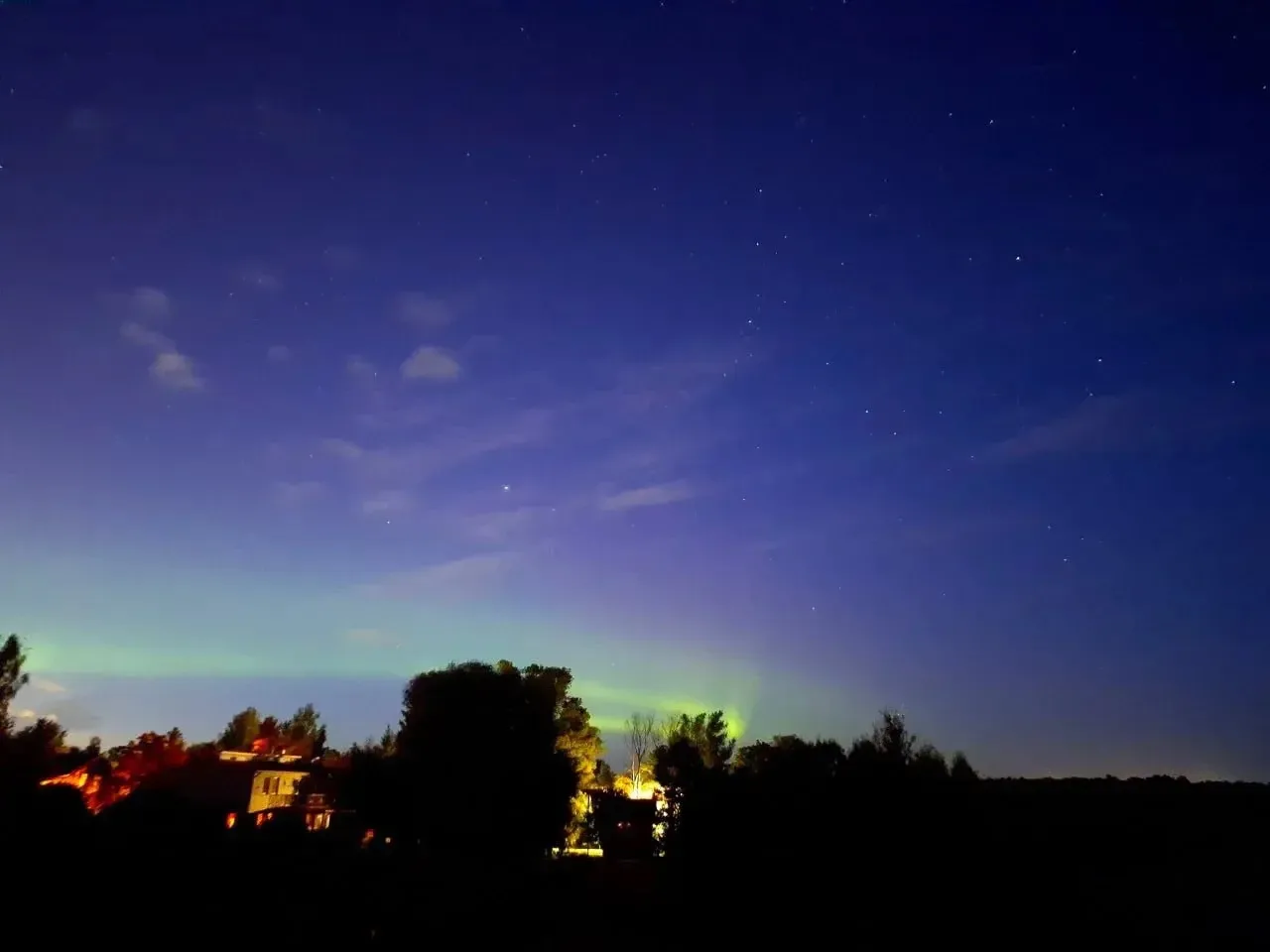 Сегодня ночью небо Ленобласти и Питера сияло разными красками 🤩✨⭐️🌟✨⭐️