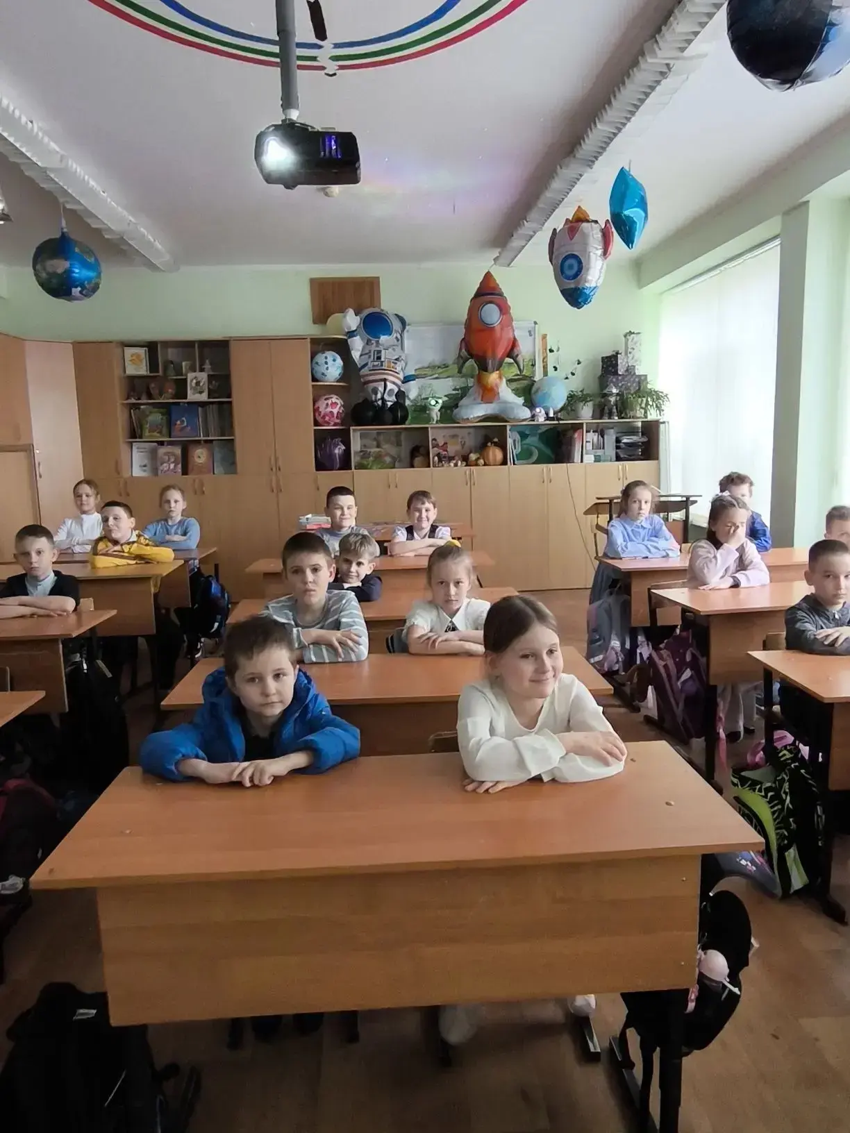 🚀 Гагаринские уроки в 2Б классе  Ученики 2Б класса провели настоящие Гагаринские уроки в своём косми