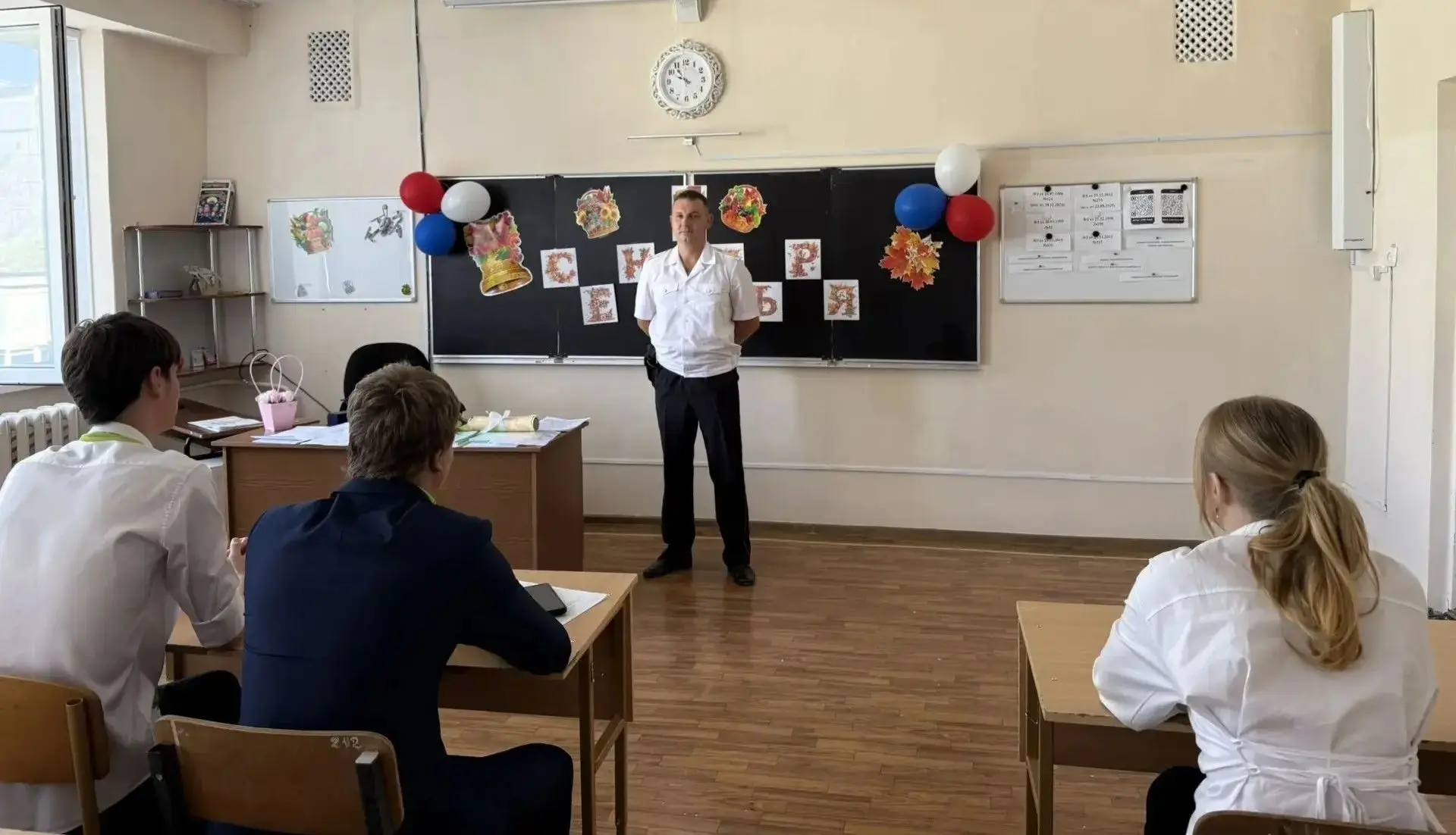 1 сентября в Волгодонском педагогическом колледже состоялась встреча  с первокурсников ...