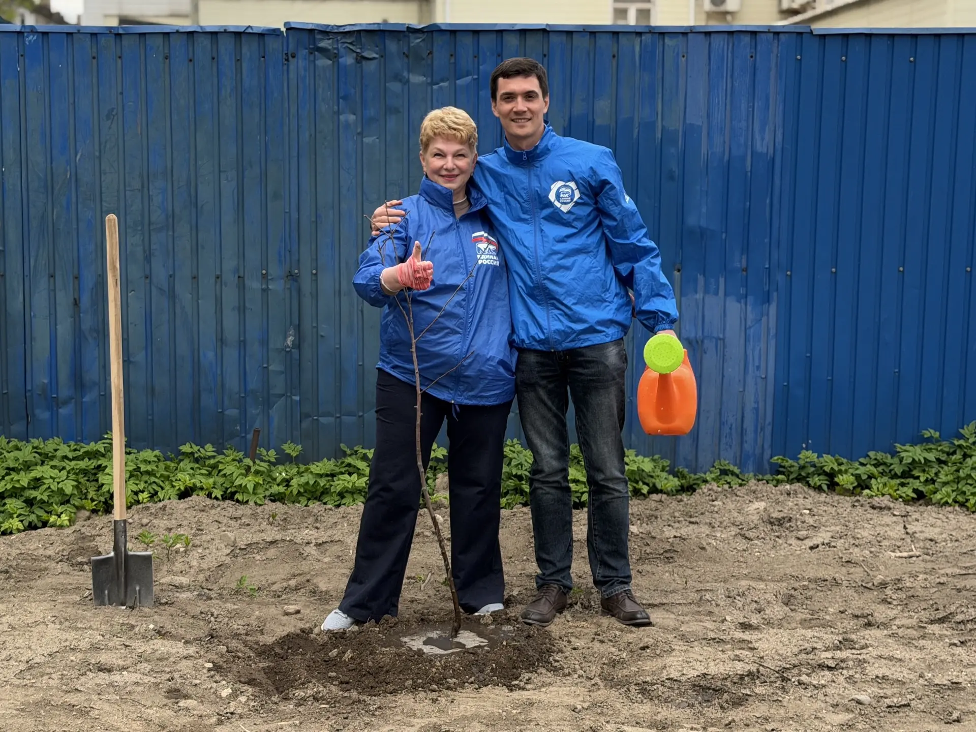 Аллея памяти появилась у «Дома СВО»  🌱Сегодня у МФЦ по вопросам СВО прошла добрая и душевная акция в