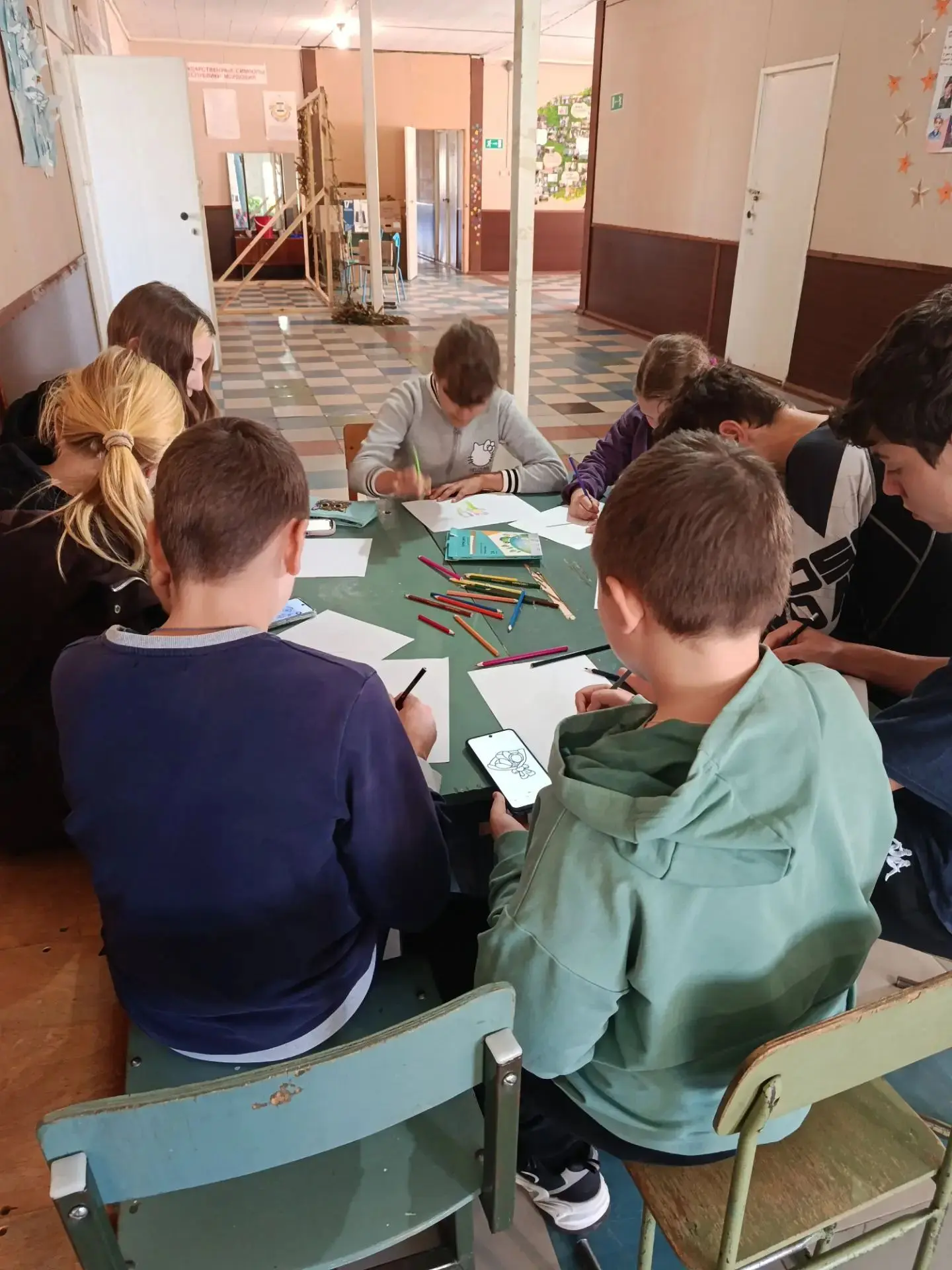4 октября на на базе Хлебинского сельского клуба прошёл конкурс рисунков "Букет любимом...