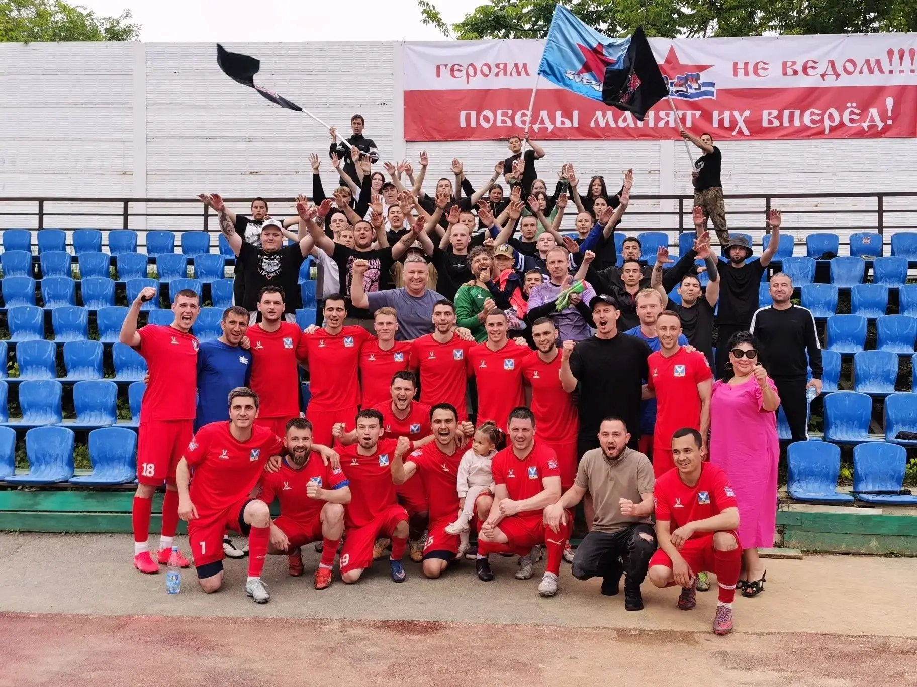 В минувшие выходные прошел очередной матч по футболу⚽
Игра была как всегда - интересная, захватывающ